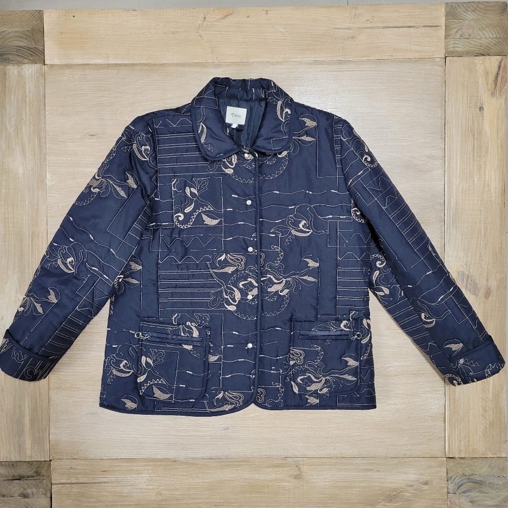 Twin Puffer Jacket Black Gold Asian Jaquard Embroidery Made in Korea Medium